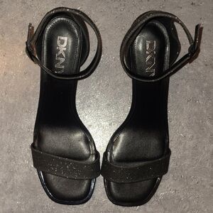 DKNY SCARLA Women's Sandal - Size 11